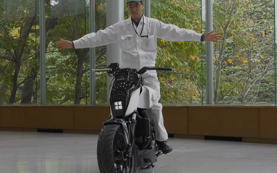 Honda претстави мотоцикл со неверојатна стабилност 