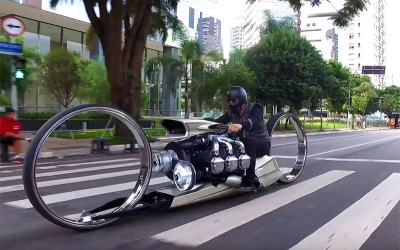 Како изгледа возењето на мотоцикл со авионски мотор?