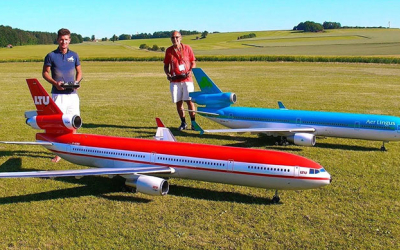 Лет со мини-модели на MD-11 патнички авион